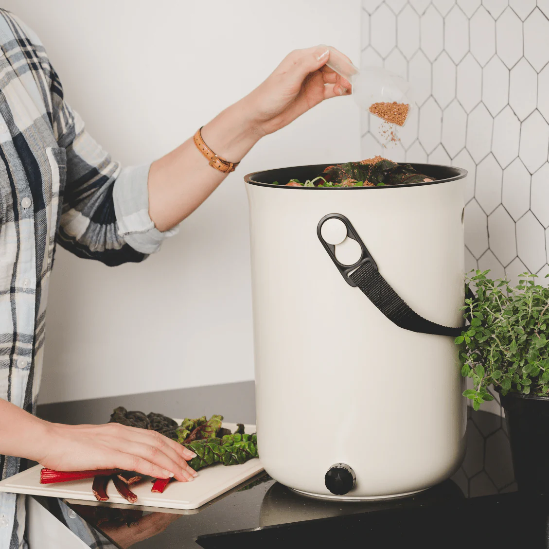 Bokashi Kitchen Compost Bin 2.5 gal. - Image 4