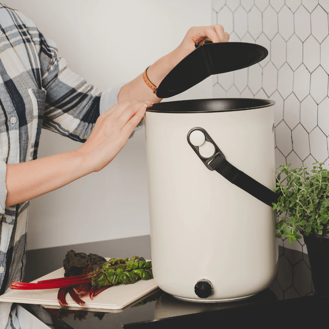 Bokashi Kitchen Compost Bin 2.5 gal. - Image 5