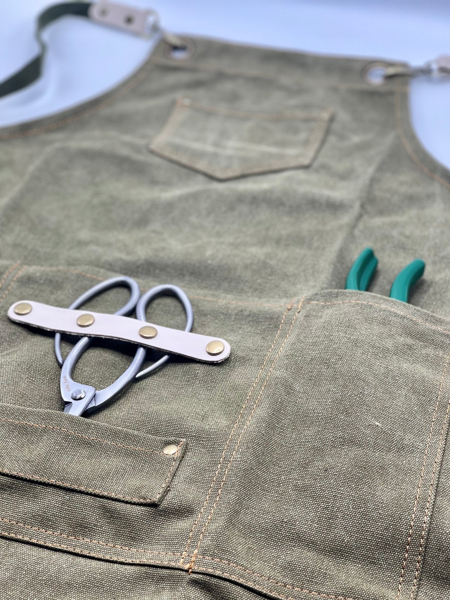 Gardening Apron - Waxed Canvas Apron with Pockets - Image 6