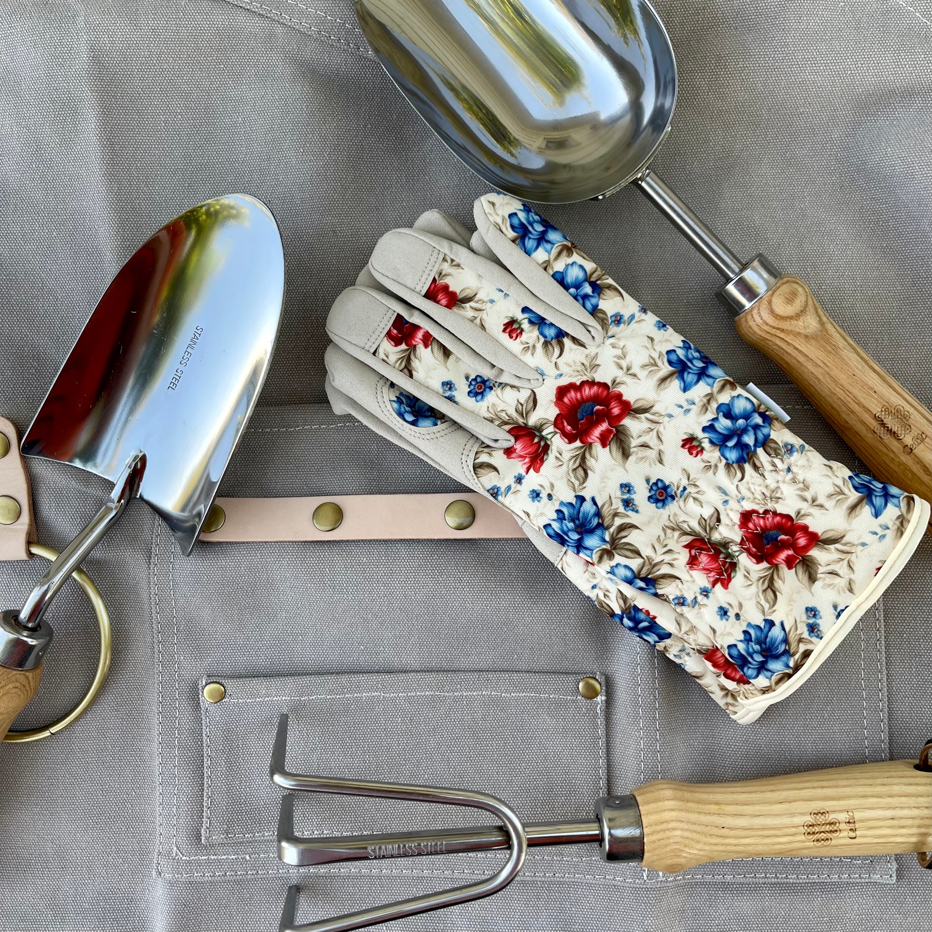 Gardening Gift Box - The Gardener's Kit - Apron, Hand Tools and Gloves - Image 2