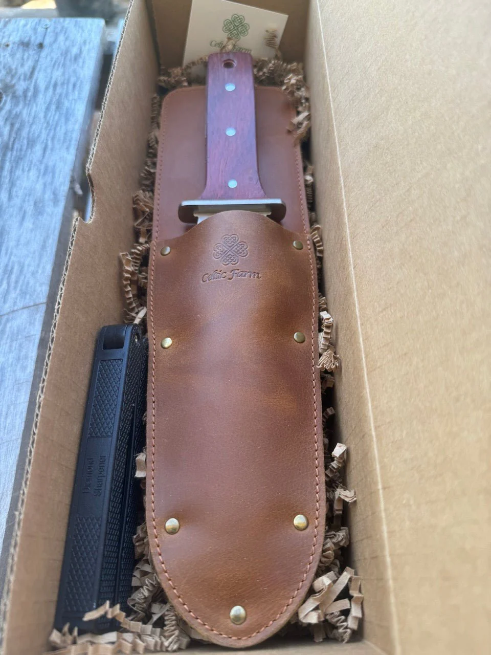 Hori Hori Garden Gift Box | Hori, Custom Leather Sheath & Dual Surface Diamond Sharpener - Image 7