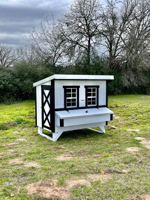 Large Chicken Coop - Up to 15 Chickens - Image 9