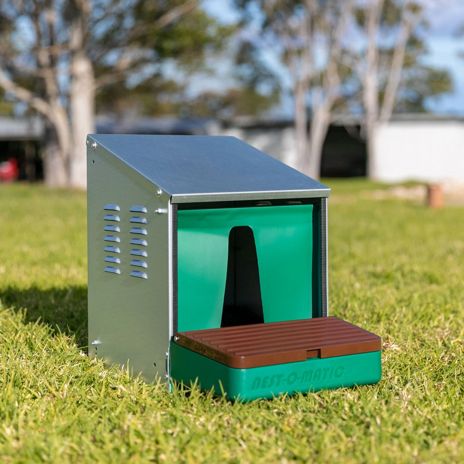 Nest-O-Matic Roll Out Nesting Box - Image 3