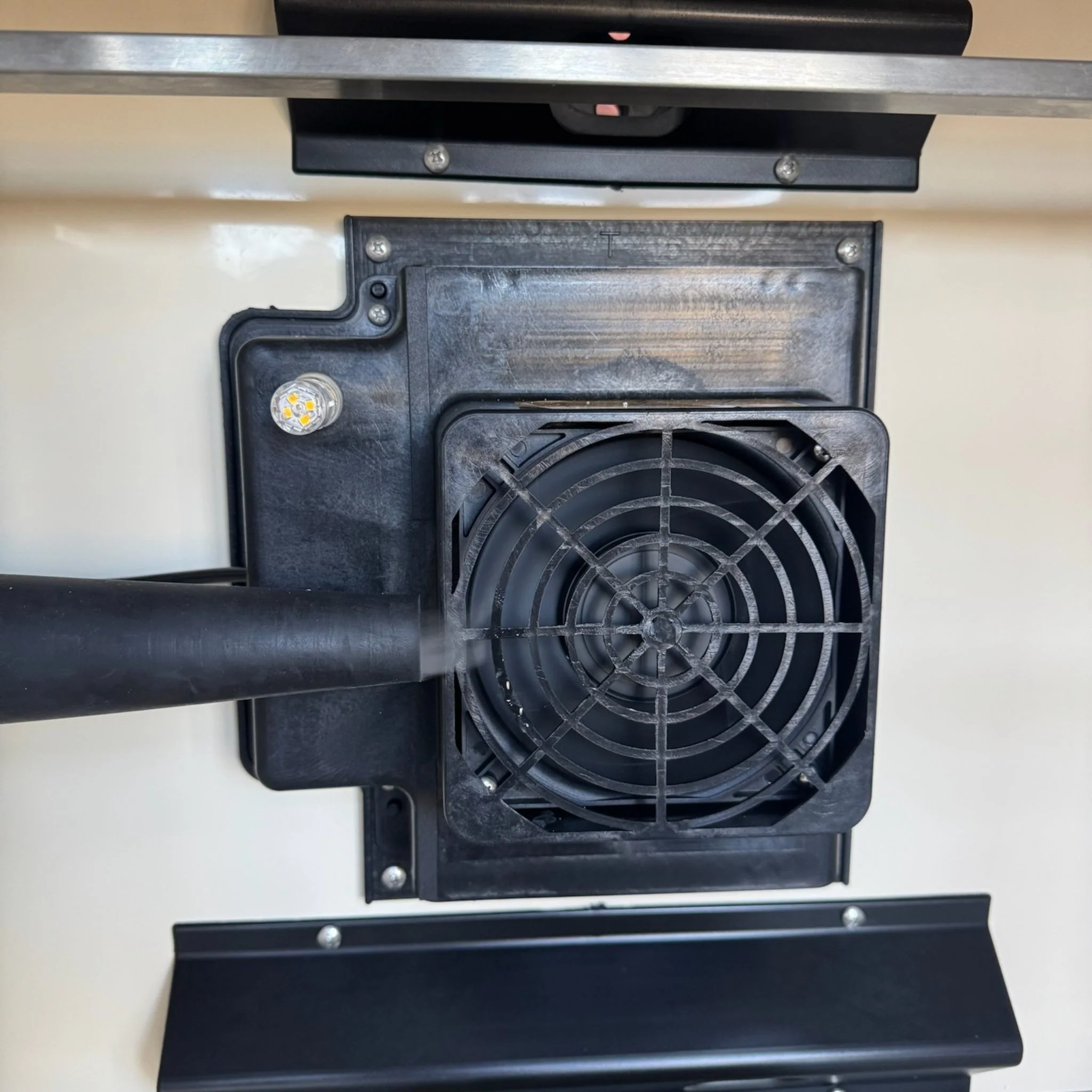 Queen Bee Incubator for Langstroth Frames - Image 5