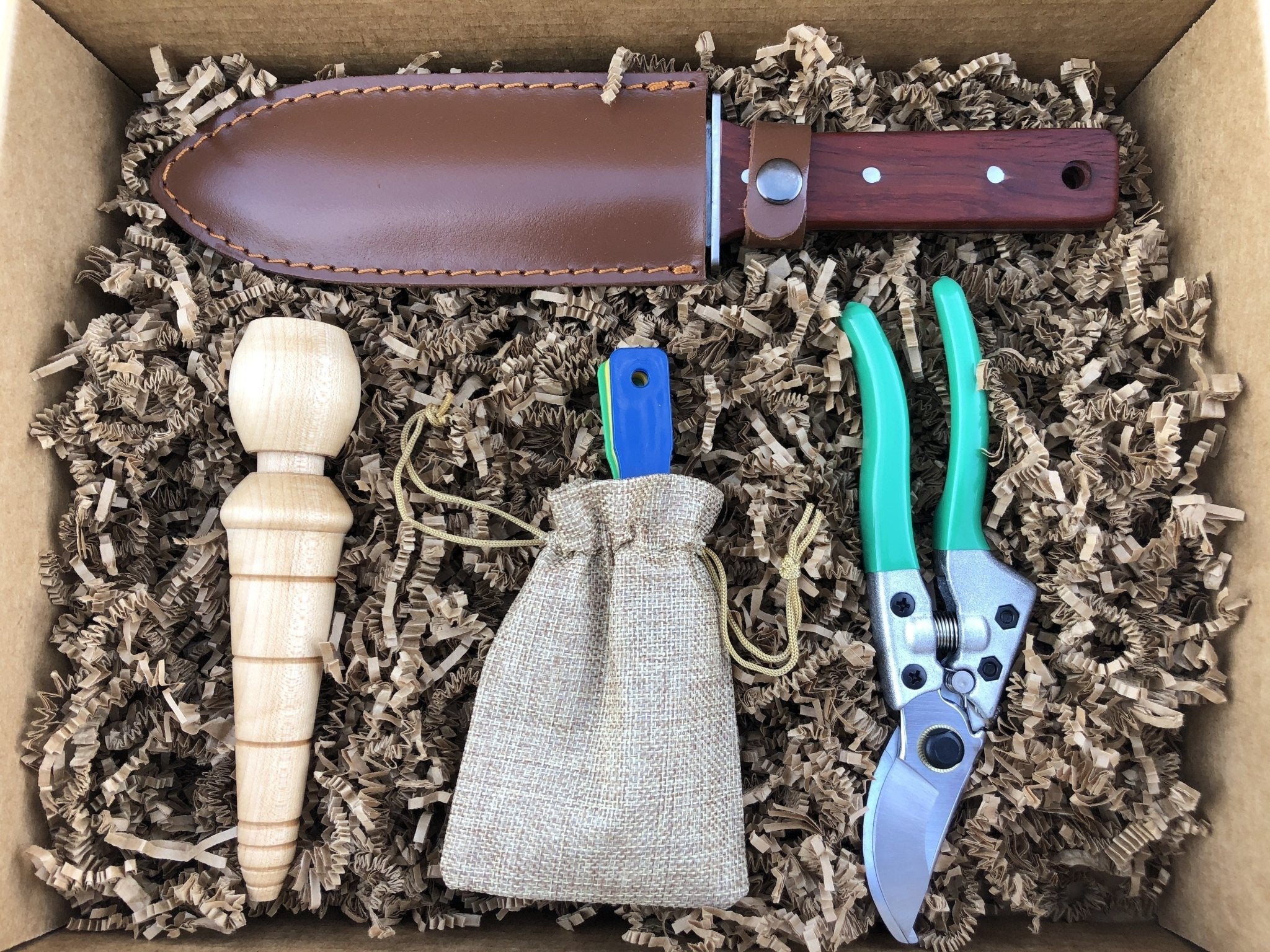 Ultimate Garden Gift Box - 4 Garden Tool Set (Hori Hori, Pruners, Dibbler and Garden Tool Sharpeners) Tool Kit
