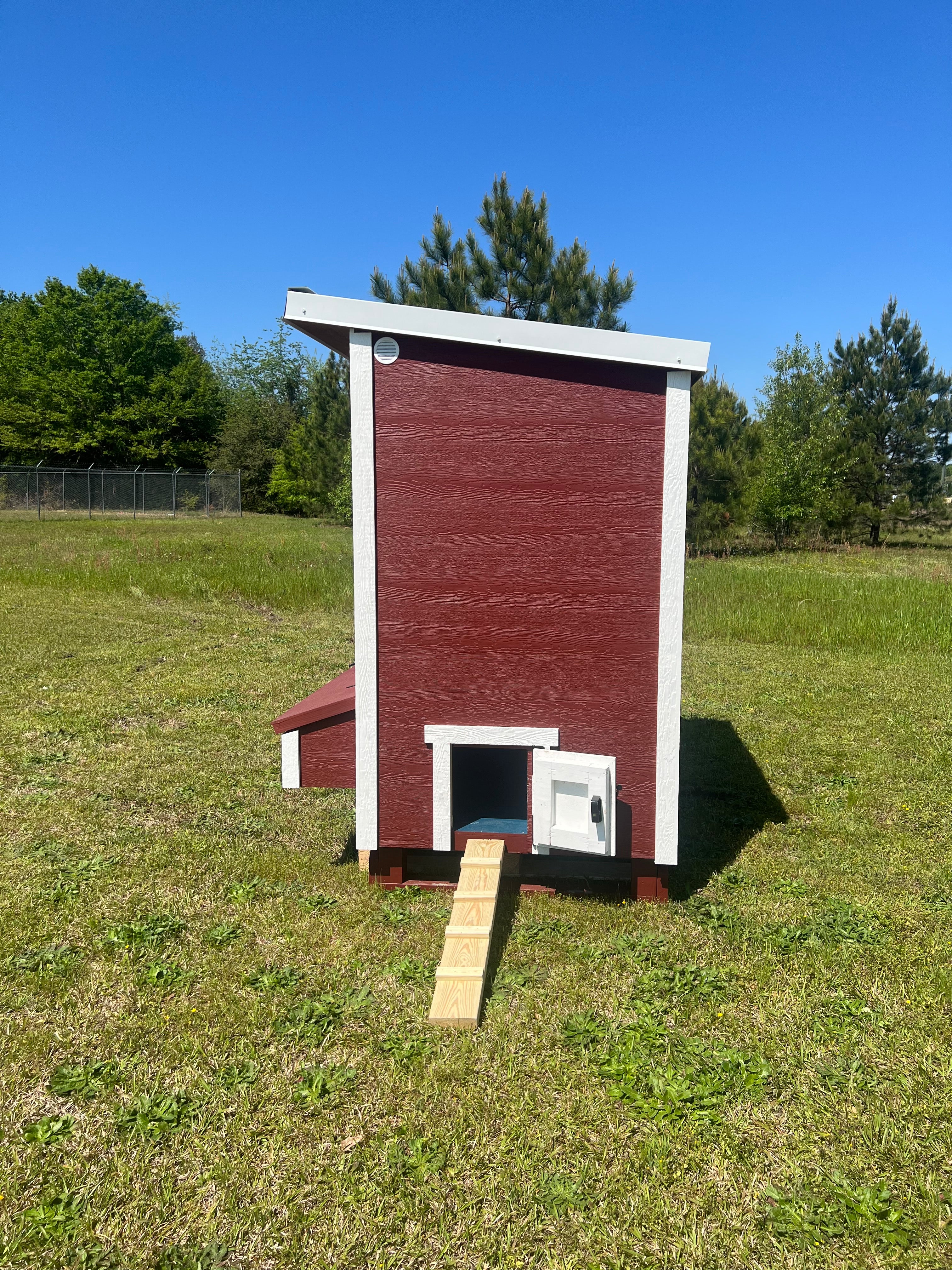 Walk-In Chicken Coop - Up to 18 Chickens - Image 6