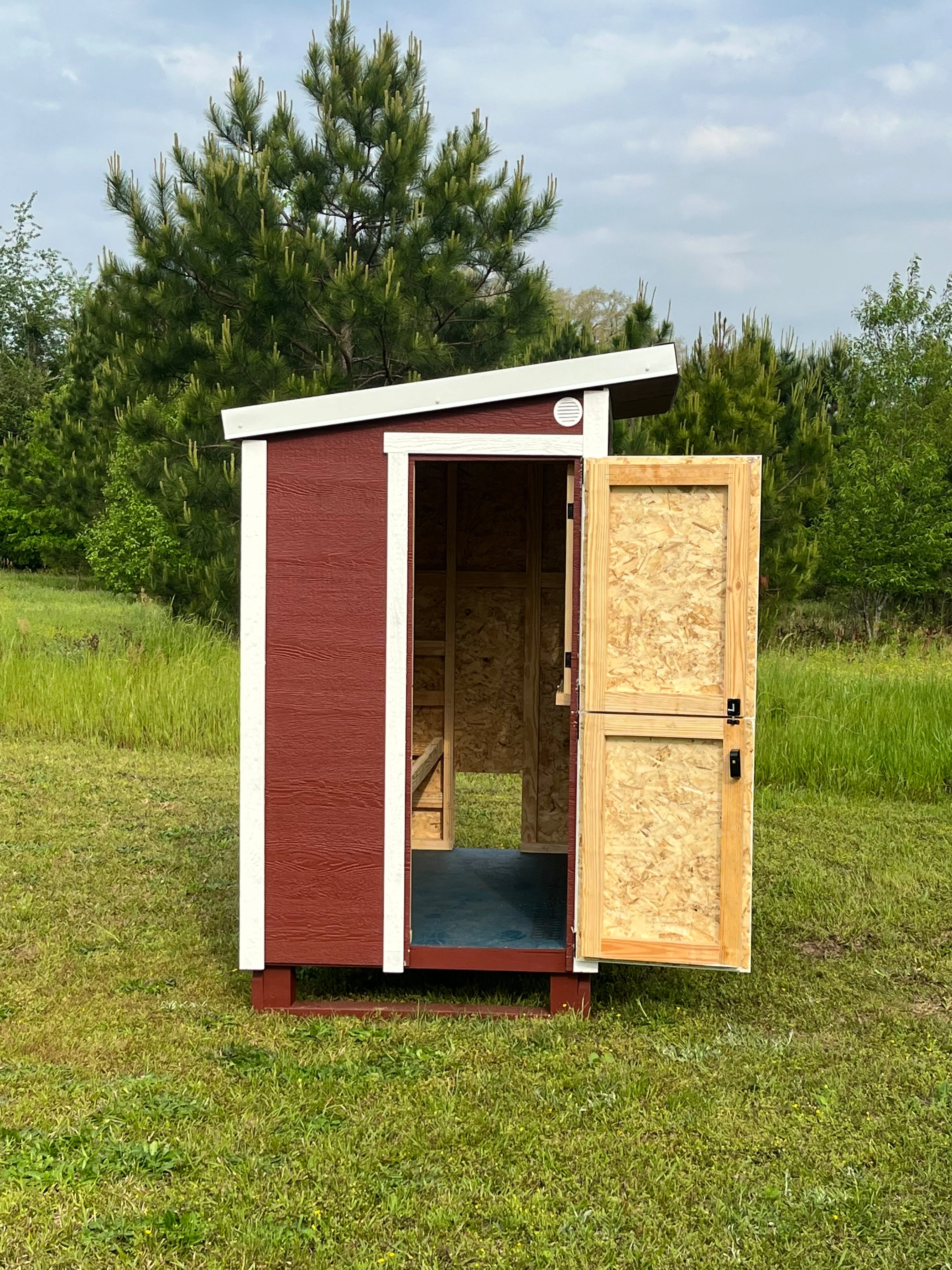 Walk-In Chicken Coop - Up to 18 Chickens - Image 9