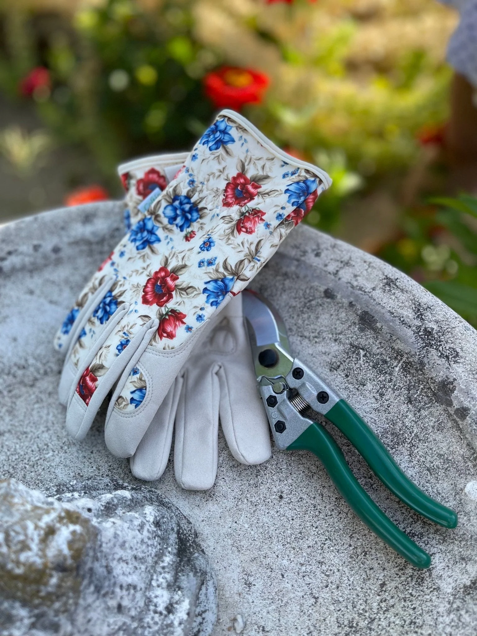 Women's Floral Gardening and Project Gloves "The Caroline" - Image 2